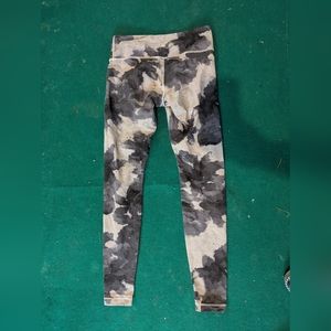 Lululemon leggings size 8 (I)